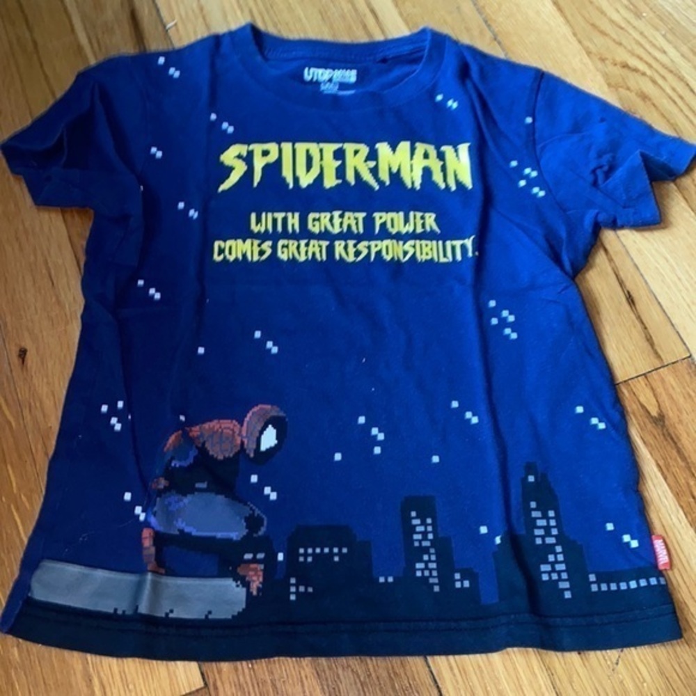 Uniqlo Marvel Spider-Man boys pixel t shirt 2018 5-6 years EUC.